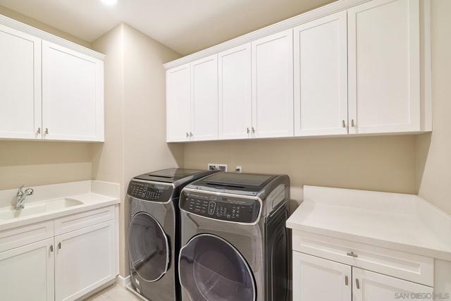 2921 Via Alta Pl, San Diego CA: https://media.crmls.org/mediaz/54fefe07-79ad-4ba9-a62d-2c47c06b2d65.jpg