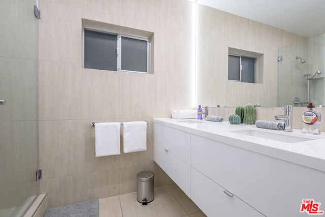 1818 Thayer Avenue, Los Angeles CA: https://media.crmls.org/mediaz/54ff01a9-b4a3-436b-b979-967dcacbaa2e.jpg
