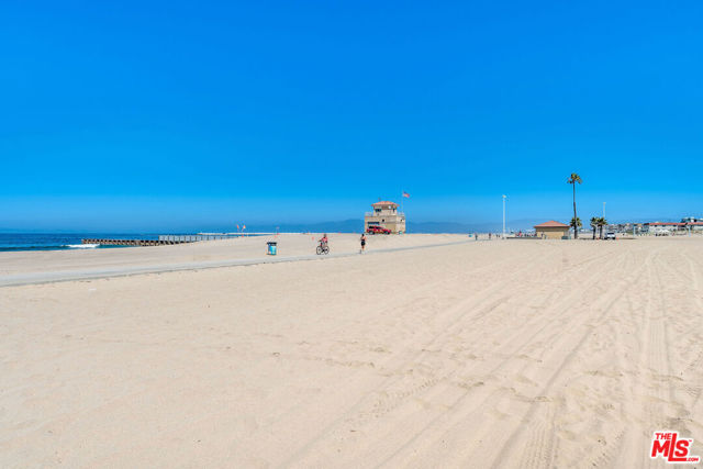 8221 Delgany Avenue, Playa del Rey CA: https://media.crmls.org/mediaz/54ff0f16-2b8d-410e-a451-9435a54be1c2.jpg