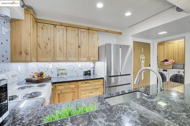 Image 14 of 42 For 545 Pierce St  3002
