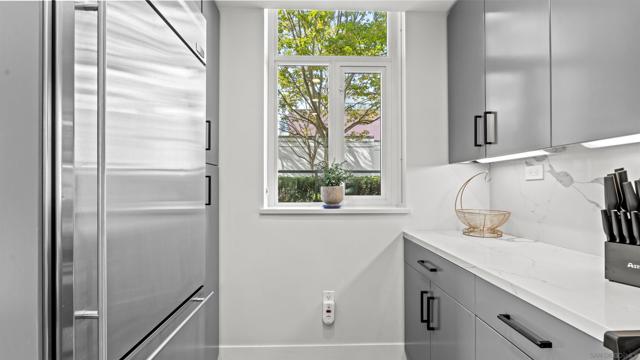 325 7Th Ave, San Diego CA: https://media.crmls.org/mediaz/5500884d-a62a-485a-a59a-ef781cde910a.jpg