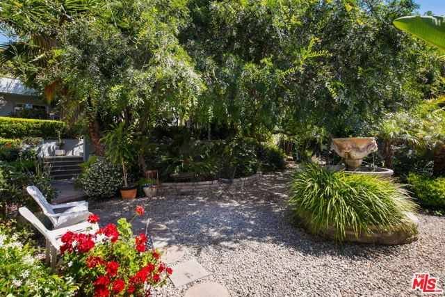 1323 N OLIVE Drive, West Hollywood CA: https://media.crmls.org/mediaz/55013854-869d-4b5b-a48d-050b5c55e580.jpg