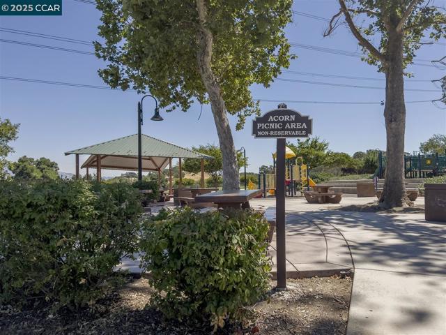 101 Lena Ct, Pleasant Hill CA: https://media.crmls.org/mediaz/55017a9a-6cb6-43be-a775-84911f7b122d.jpg