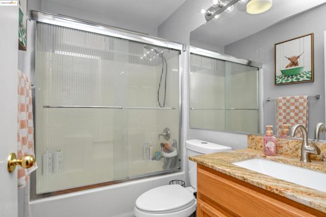 3061 Browning Ct, Brentwood CA: https://media.crmls.org/mediaz/55026350-e12d-4ca0-ab7d-e9570f50d989.jpg