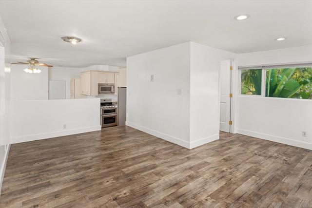 260 H Avenue, Coronado CA: https://media.crmls.org/mediaz/550289e3-c234-436b-afde-90bba446da32.jpg