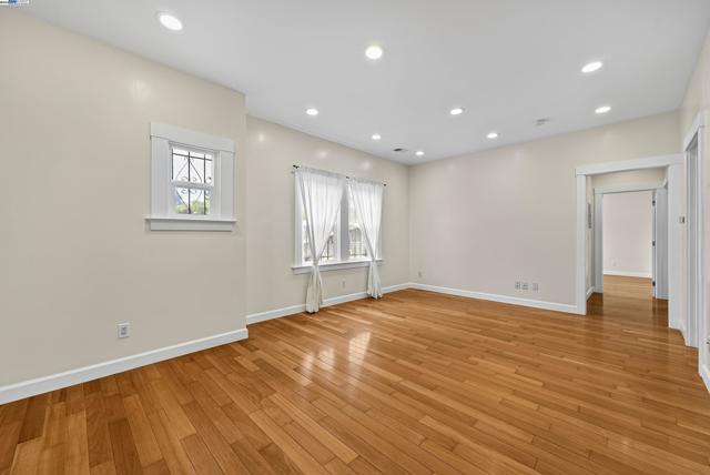 931 E 23Rd St, Oakland CA: https://media.crmls.org/mediaz/5502b100-6461-4c24-b5b5-b56ba6369679.jpg