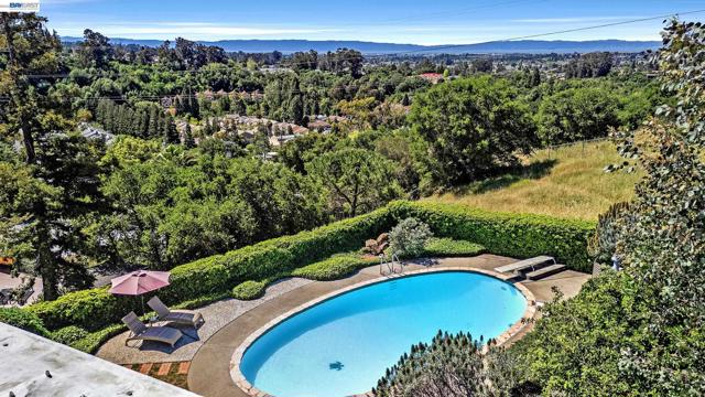 5354 Greenridge Rd, Castro Valley CA: https://media.crmls.org/mediaz/5502eea8-73d1-47ea-a5ce-942c651fcd90.jpg