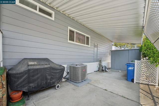 327 La Vina, Pacheco CA: https://media.crmls.org/mediaz/550306dd-792f-4810-93a3-618afcf66e08.jpg