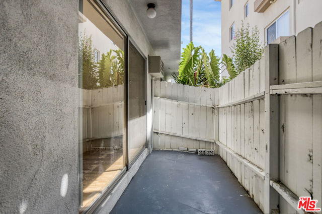 1253 Federal Avenue, Los Angeles CA: https://media.crmls.org/mediaz/55047f36-34e9-481e-8f15-1e8db0353168.jpg