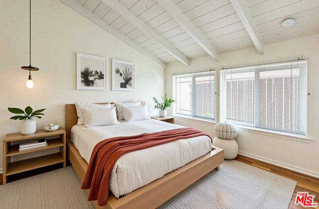 21924 Buena Ventura Street, Woodland Hills CA: https://media.crmls.org/mediaz/55058d8a-c6e9-4c40-b086-ddf1a9202976.jpg