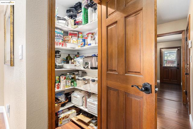 15 Madeira Ct, Oakley CA: https://media.crmls.org/mediaz/5505e37b-66a7-475b-9ef0-da7bdb724524.jpg