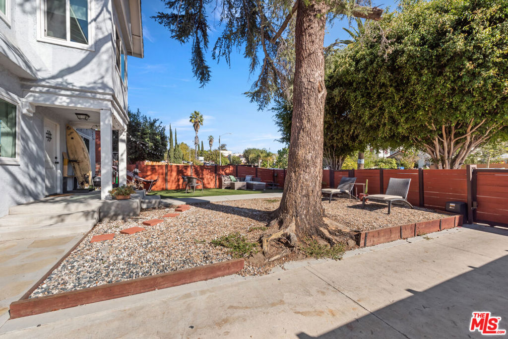 1349 S Hudson Avenue