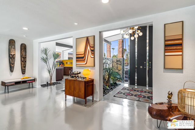 2455 S Via Lazo, Palm Springs CA: https://media.crmls.org/mediaz/55062e7e-1011-4fef-9879-4ad91d48c278.jpg