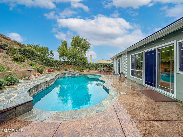 751 Muirfield Avenue, Simi Valley CA: https://media.crmls.org/mediaz/5506343f-0274-4d08-84c2-2379dcc201e9.jpg