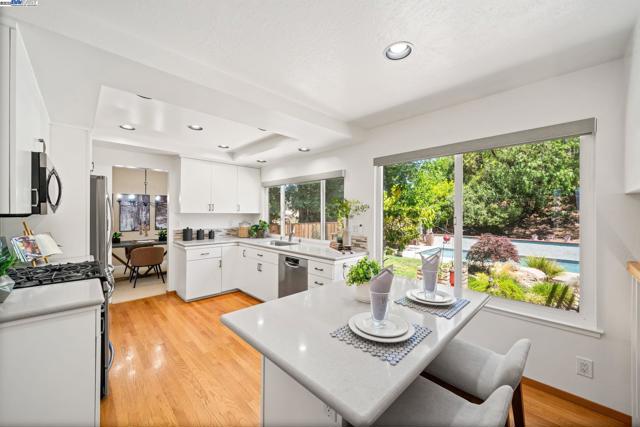 868 Madeira Dr, Pleasanton CA: https://media.crmls.org/mediaz/55066e7e-5441-4dbf-8e84-cee6a5cd8ed6.jpg