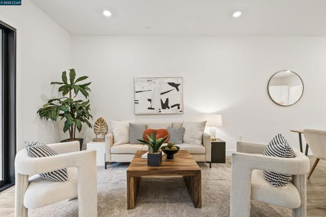 301 Stone Pine Terrace, Sunnyvale CA: https://media.crmls.org/mediaz/5506e315-5110-4a97-81ff-3c309792d6d7.jpg