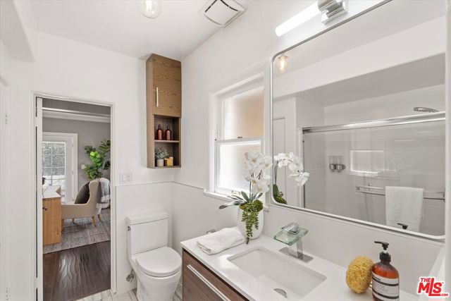 560 N Croft Avenue, West Hollywood CA: https://media.crmls.org/mediaz/55074067-77a0-400b-9d8a-e74b0ddc9b52.jpg