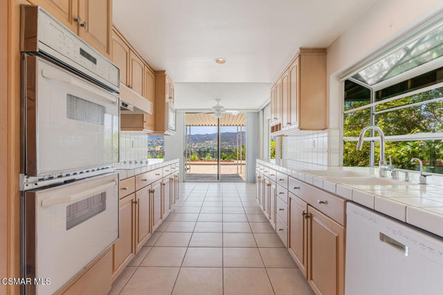 18854 Edleen Drive, Tarzana CA: https://media.crmls.org/mediaz/55075db1-680e-44bf-a87a-ecc941e41bbc.jpg