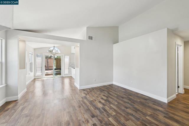 4464 Pampas Cir, Antioch CA: https://media.crmls.org/mediaz/5507d7eb-1a29-4e0b-9146-acbbe4460b73.jpg