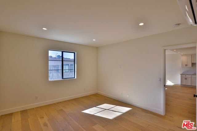 22227 PACIFIC COAST Highway, Malibu CA: https://media.crmls.org/mediaz/5507e2e6-e88c-41e7-863b-603ef472bba2.jpg