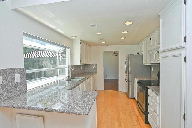 4919 Mohr Ave, Pleasanton CA: https://media.crmls.org/mediaz/5507f3c0-e7ba-4cbc-a398-a144b5d0d805.jpg