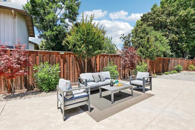 19927 Conrad Ct, Castro Valley CA: https://media.crmls.org/mediaz/5508402d-ec30-4497-8427-e580b5134317.jpg