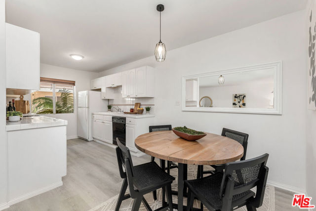4358 Mammoth Avenue, 3 photo 6