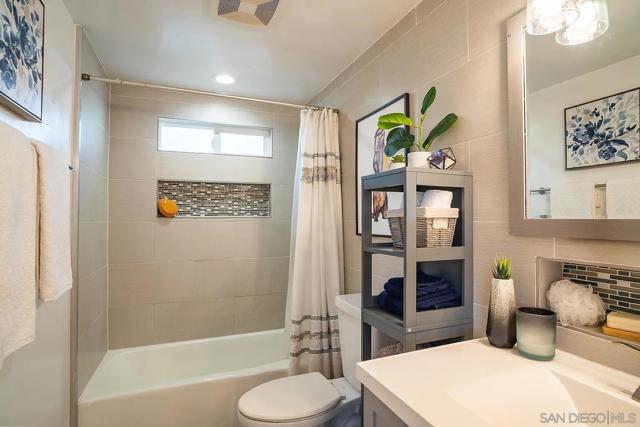 3721 Chamoune, San Diego CA: https://media.crmls.org/mediaz/55088ddd-aa8d-4533-a577-070f75e78ff9.jpg