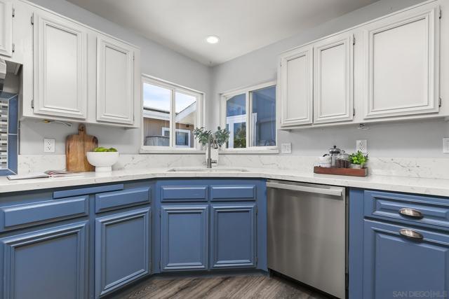 5188 Weymouth Way, Oceanside CA: https://media.crmls.org/mediaz/5508b696-c59a-436a-b156-079943fec53c.jpg