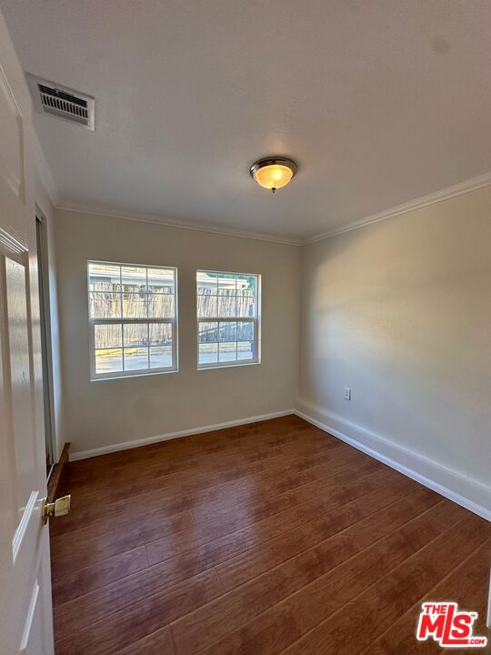 10429 Oro Vista Avenue, Sunland CA: https://media.crmls.org/mediaz/5508ebe3-0a58-4f9c-810d-87cfb8b34df7.jpg
