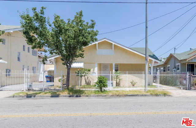 3876 S Budlong Avenue, Los Angeles CA: https://media.crmls.org/mediaz/55093aef-ac70-4037-aa91-ebf10d3e5a3d.jpg