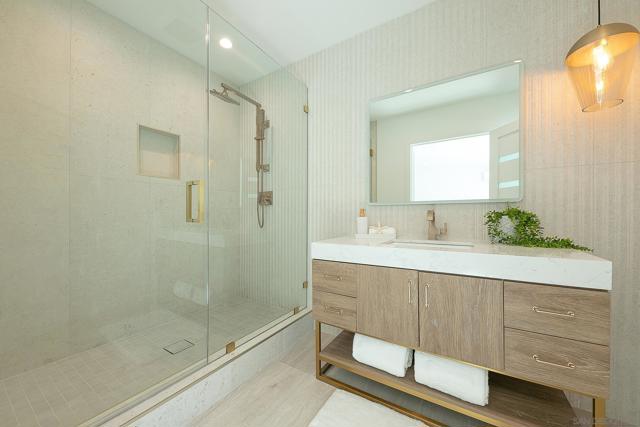 303 Sea Lane, La Jolla CA: https://media.crmls.org/mediaz/5509c13b-0261-4e84-ba67-8e0bf3e87464.jpg
