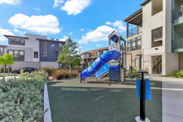 210 Waters Park Circle, San Mateo CA: https://media.crmls.org/mediaz/5509cb6d-de38-4cbc-aef5-df79f2bf0bf6.jpg