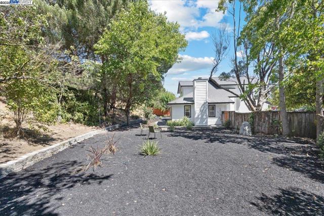 1218 Locust Dr, Vallejo CA: https://media.crmls.org/mediaz/5509d424-f252-4171-b2dd-0069741409ba.jpg