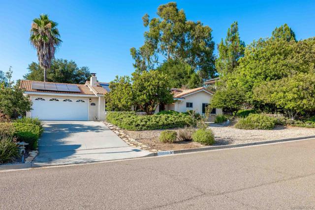10506 Moon View Way, Escondido CA: https://media.crmls.org/mediaz/5509fcc1-26db-4c04-b63f-5d1cf4e7827e.jpg