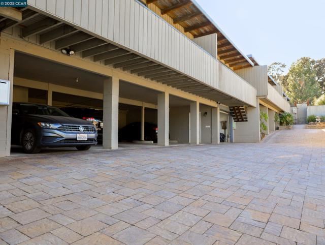 891 Bell Street, Lafayette CA: https://media.crmls.org/mediaz/550a8527-0eb9-442f-a136-84889b88193e.jpg