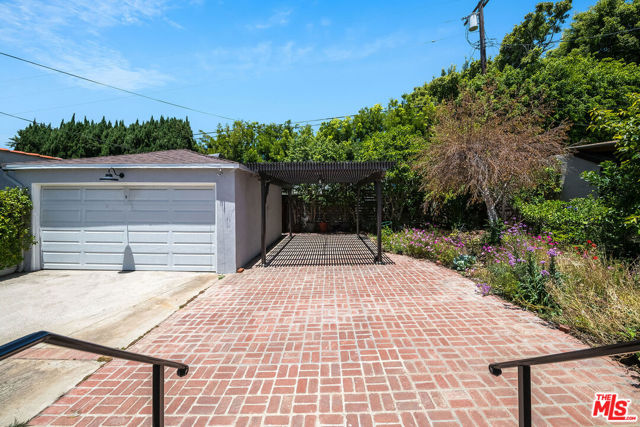 10311 Ilona Avenue, Los Angeles CA: https://media.crmls.org/mediaz/550a9a89-2f43-460e-969b-7d4ddc0135dd.jpg