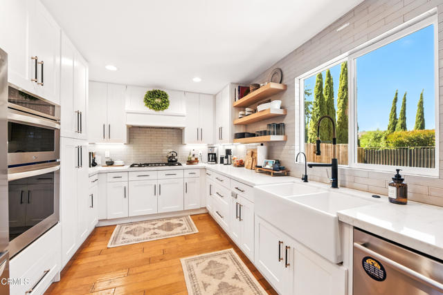 497 Azalea Street, Thousand Oaks CA: https://media.crmls.org/mediaz/550b2552-7d15-44ef-8caf-7d2289dc39f3.jpg