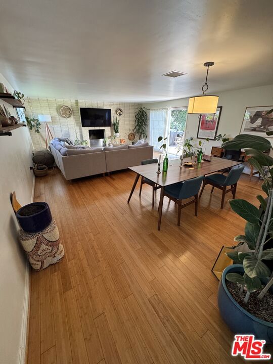 3461 Redwood Avenue, Los Angeles CA: https://media.crmls.org/mediaz/550b46d5-9b27-4e31-b1a2-b5396ab1337b.jpg