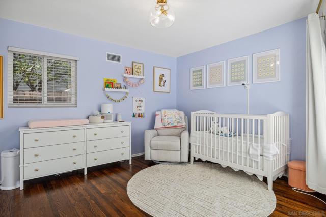 360 Alpine Ave, Chula Vista CA: https://media.crmls.org/mediaz/550b96bf-ff8d-4b0a-9e58-c19ae337d67d.jpg