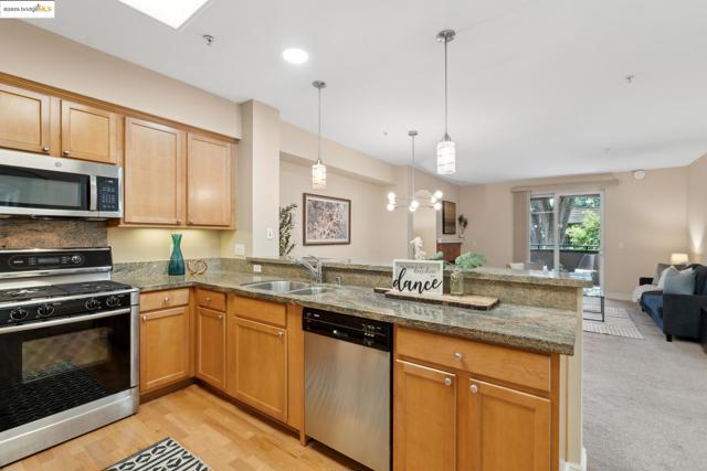 1310 Creekside Dr, Walnut Creek CA: https://media.crmls.org/mediaz/550beed4-e237-4d68-af90-ce08aec09396.jpg