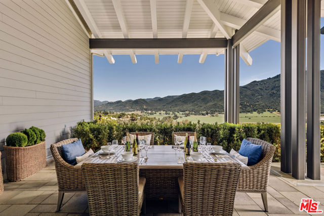1697 W Potrero Road, Westlake Village CA: https://media.crmls.org/mediaz/550c220d-502d-4fd4-afa2-d666dea5926b.jpg