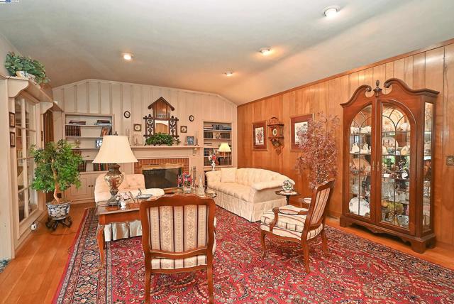 1380 E Juana Ave, San Leandro CA: https://media.crmls.org/mediaz/550c3b83-7ee1-44b6-a0a3-5c36fbf79f8c.jpg