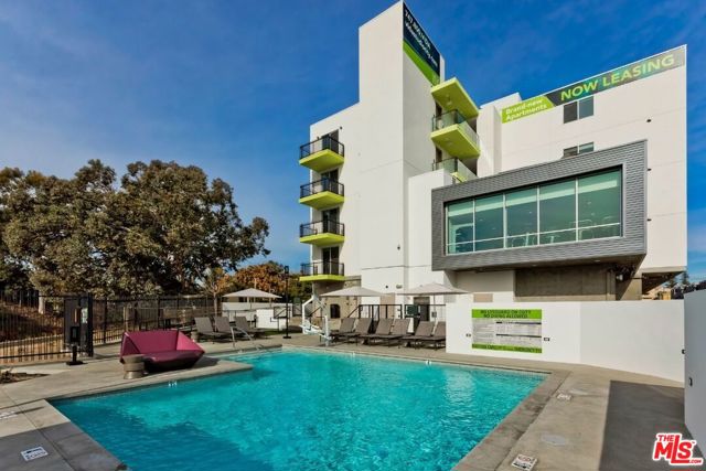 11036 Moorpark Street, Los Angeles CA: https://media.crmls.org/mediaz/550c4470-3c74-4f49-94e0-28a80d5bc334.jpg