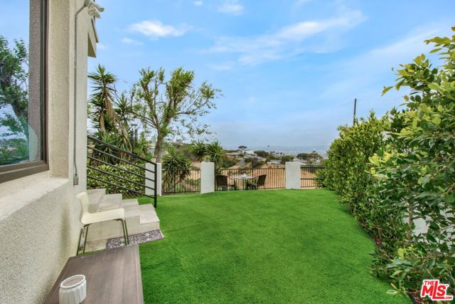 4223 Don Carlos Drive, Los Angeles CA: https://media.crmls.org/mediaz/550ca4ed-b960-42b6-b398-8b17723c352c.jpg