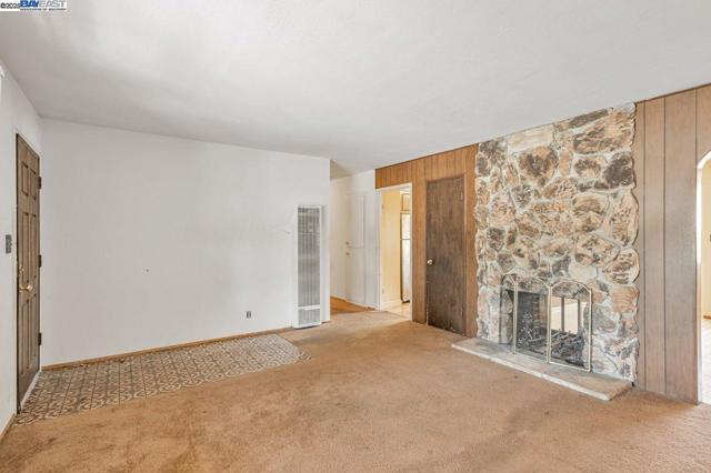 40122 Besco Dr, Fremont CA: https://media.crmls.org/mediaz/550cfd44-d1a9-4ae0-be9f-1a9136468871.jpg