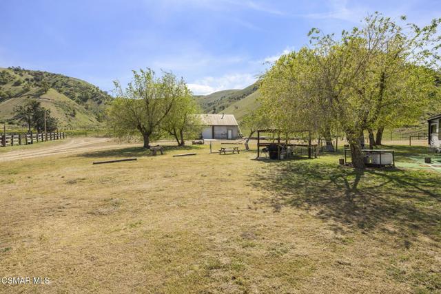 2837 Clear Canyon Road, Lebec CA: https://media.crmls.org/mediaz/550d3df2-94ee-4554-bdf3-e99e9e20d02a.jpg