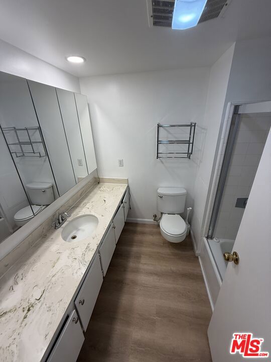 800 W 1st Street, Los Angeles CA: https://media.crmls.org/mediaz/550dc986-fb5d-40eb-82de-4277daba378c.jpg