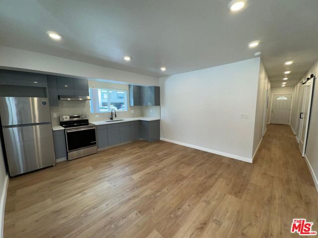 553 N Flores Street, West Hollywood CA: https://media.crmls.org/mediaz/550e6748-7a13-4181-b60b-2cf3cf7bdf2e.jpg