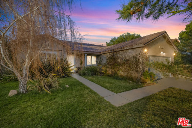 3223 Quarry Road, Palmdale CA: https://media.crmls.org/mediaz/550ea3fb-99ba-4c1f-9d24-277f4eaa9181.jpg